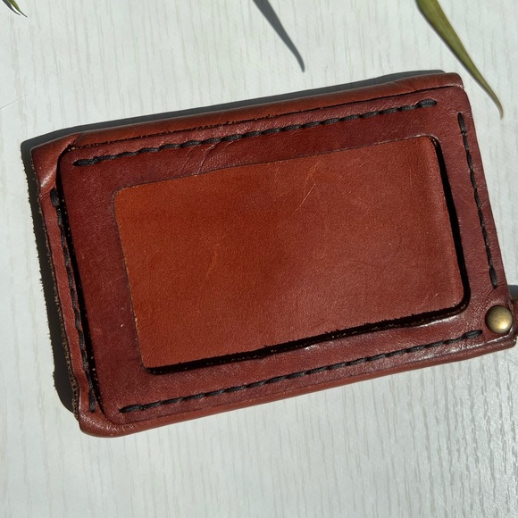 Sustainable Handmade Leather Keychain Wallet - Picture 3 of 4